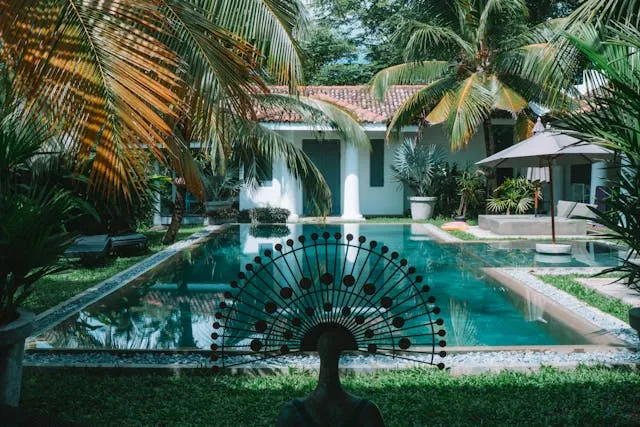 eau de piscine verte remède de grand-mère.