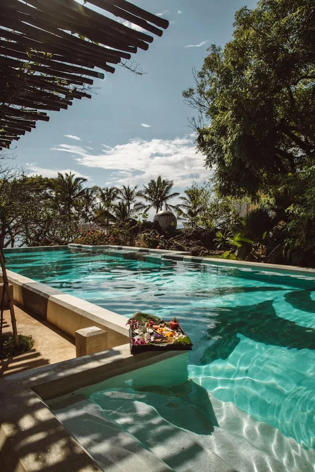 eau de piscine verte remède de grand-mère.